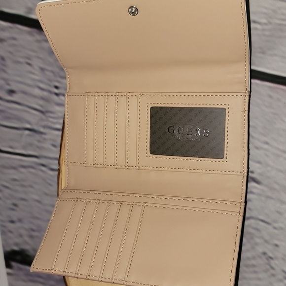 Guess Wallet - Picture 3 of 6